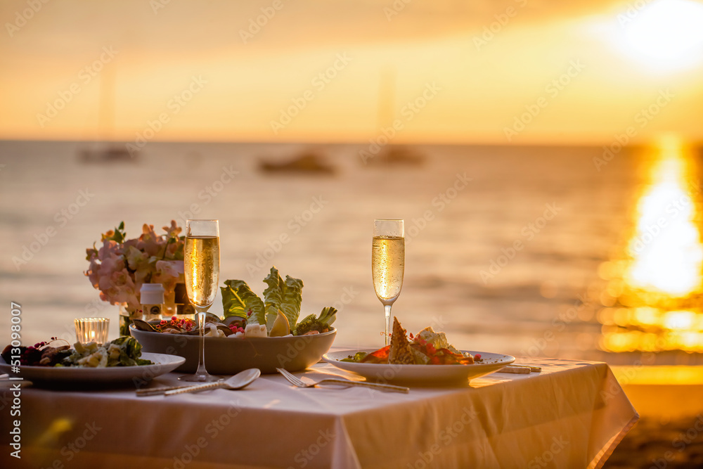 Occasional Dining – Celebrate under the stars with seasonal and themed dining experiences in rustic outdoor settings.